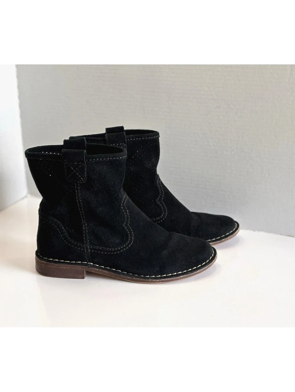 Clarks Somerset Cabaret Womens 8.5M Black Suede Pull On Ankle Perforated Booties